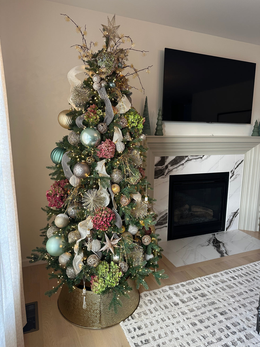 2025 Elegant Hydrangea Christmas Tree